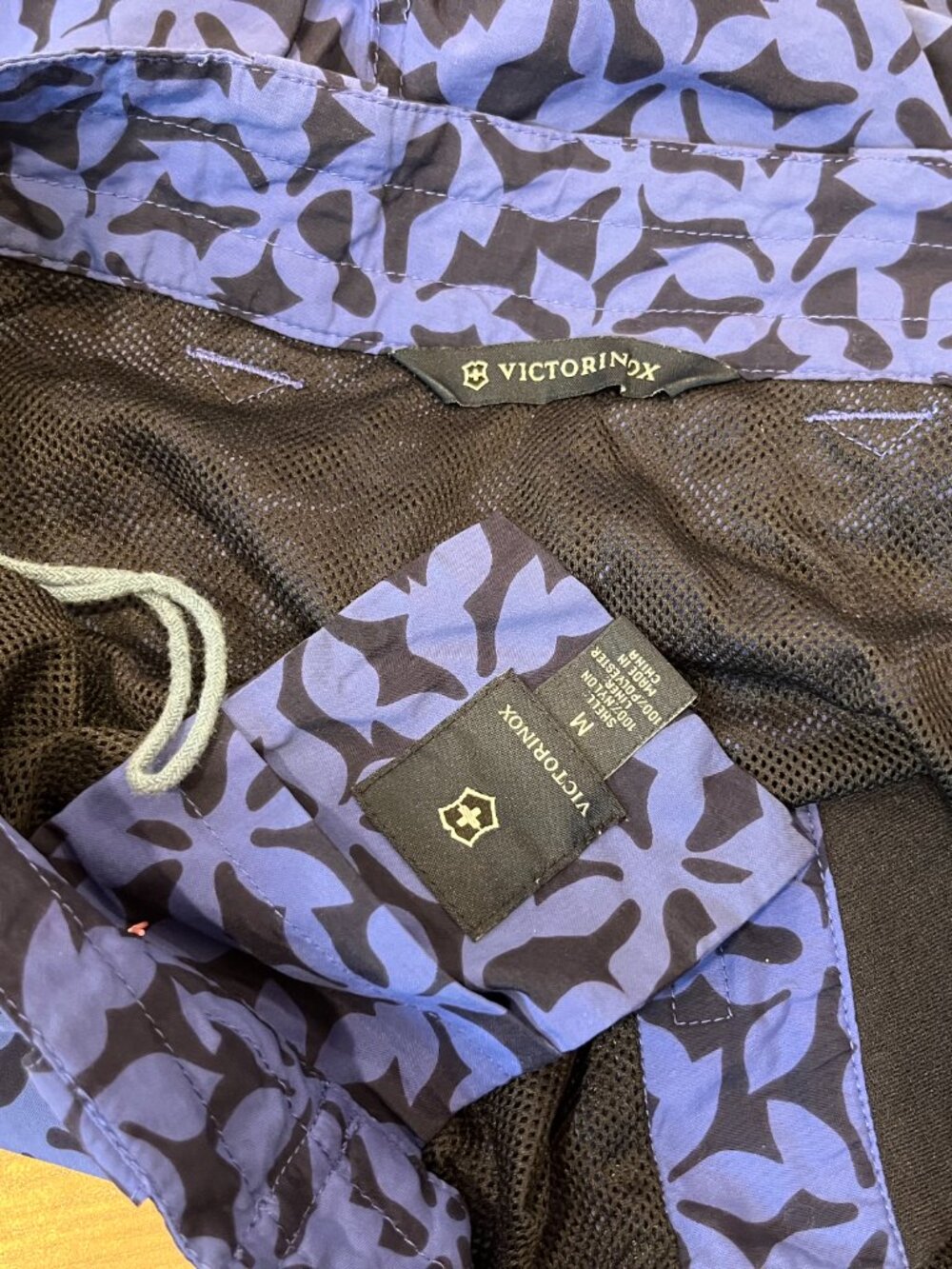 Victorinox Men's Swiss Army Blue Pattern Swim Trunks – Men's Medium - Picture 8 of 8